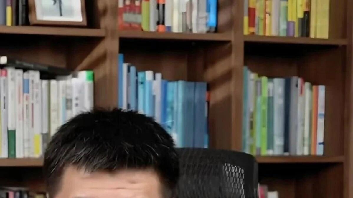 送别张雪峰：为什么全网都走不出来？我们悼念的，不只是一个人