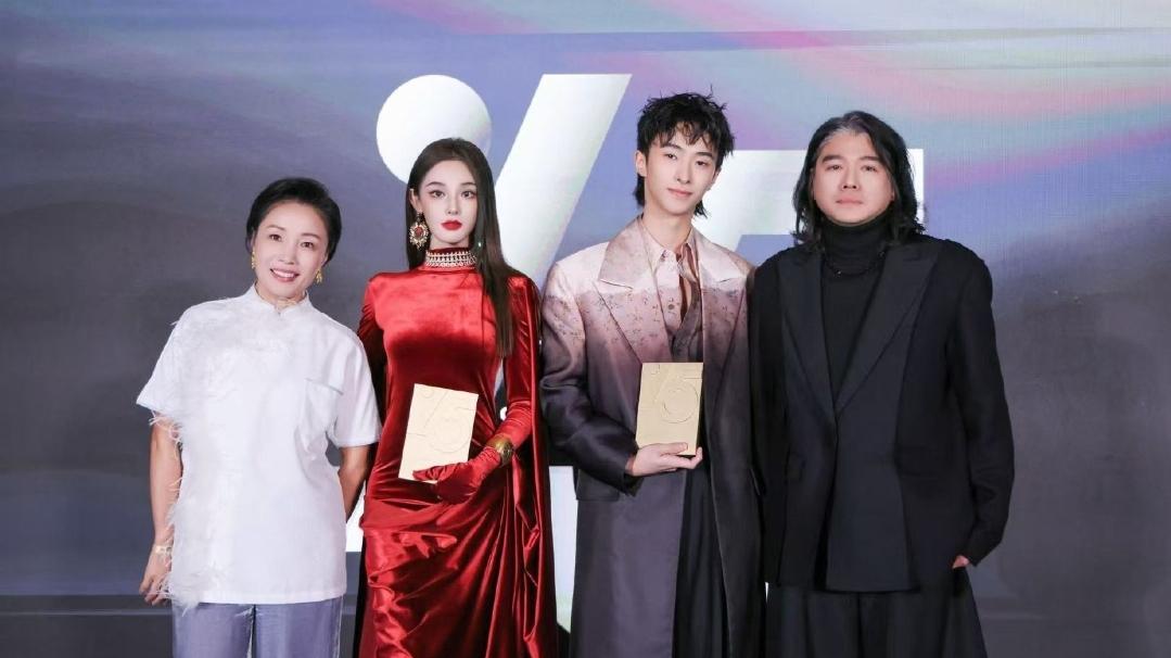 彭小苒十年跨界长文刷屏：从芭莎红毯到荧幕绽放的蜕变之路