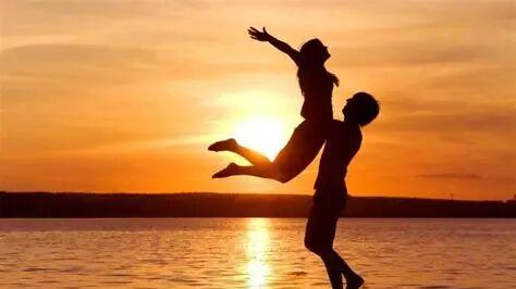 走过半生才懂：最好的爱情不是“我爱你”，而是“我懂你”