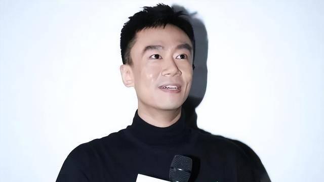李亘原来就是李雪健的儿子，不靠父亲靠自己，如今名气还不小