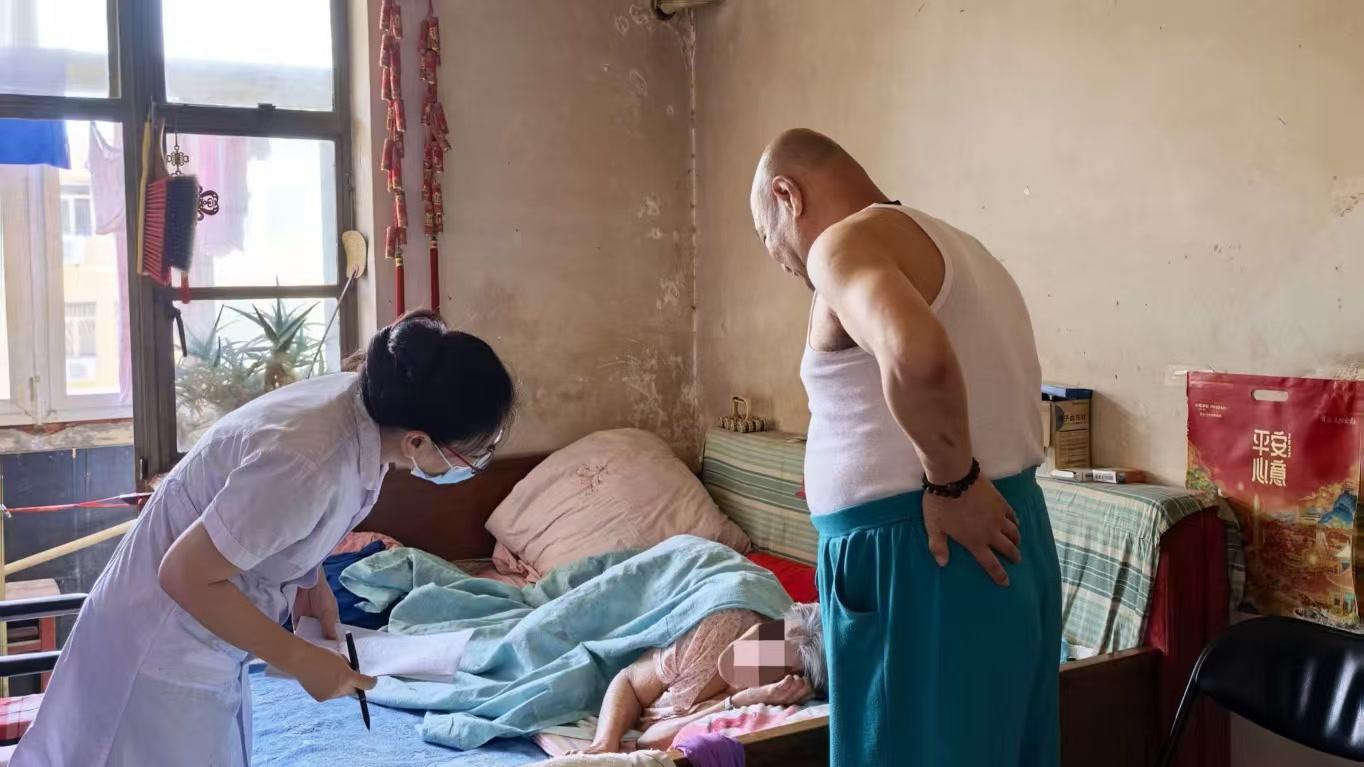上门专业服务 关爱失能老人
