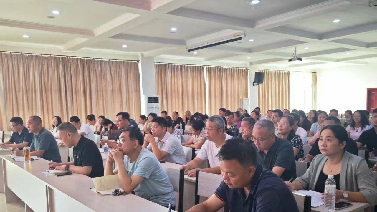 凝心聚力启新程，精准谋划促发展—— 晋州一中召开 2025 年秋季开学中层领导及学科组长研讨会