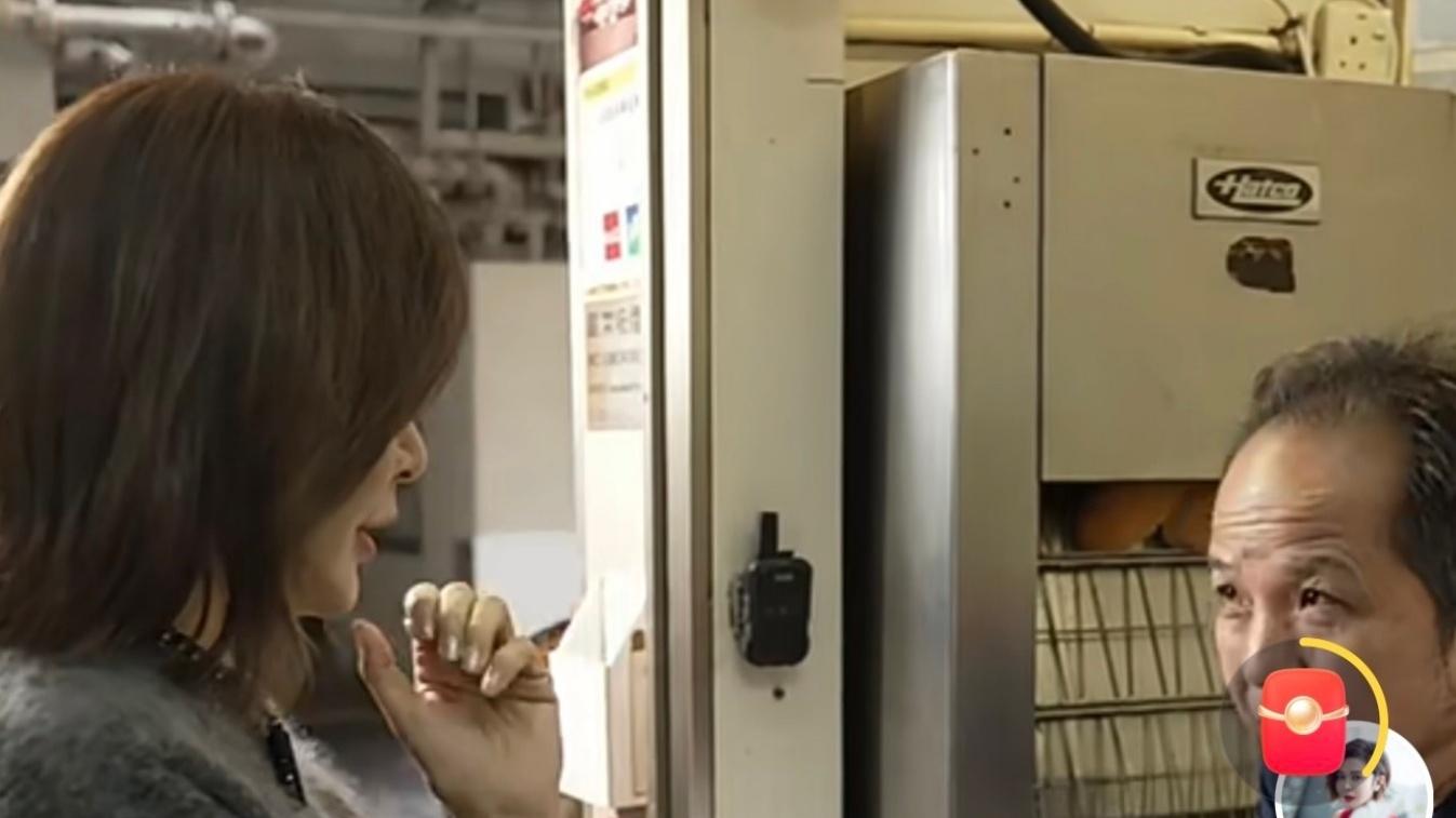 63岁关之琳吃路边摊引热议：真正美人不惧岁月