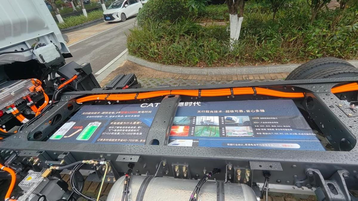 拉得动、跑得远、赚得多，这就是乘龙翼威2轻卡的实力