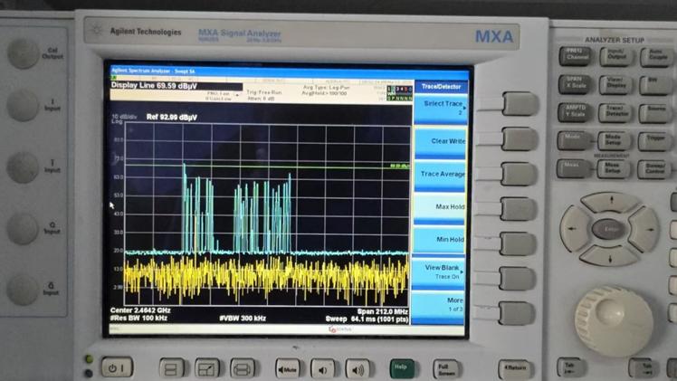 使用OI-ESS电磁屏蔽箱来进行蓝牙耳机射频信号测试