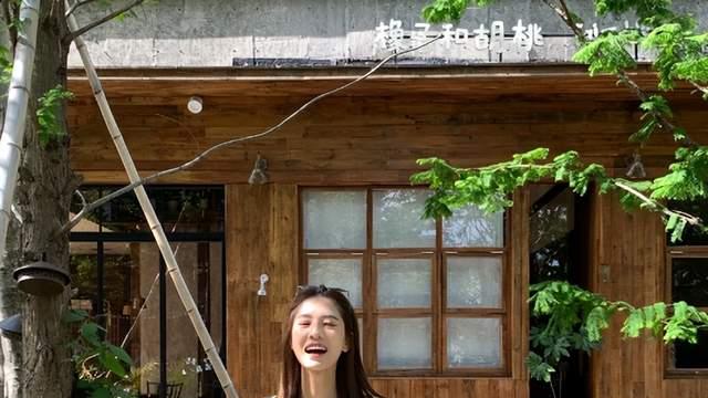 "阔腿裤"失宠了，今夏"气球裤"火爆了，这样穿时尚显瘦显气质