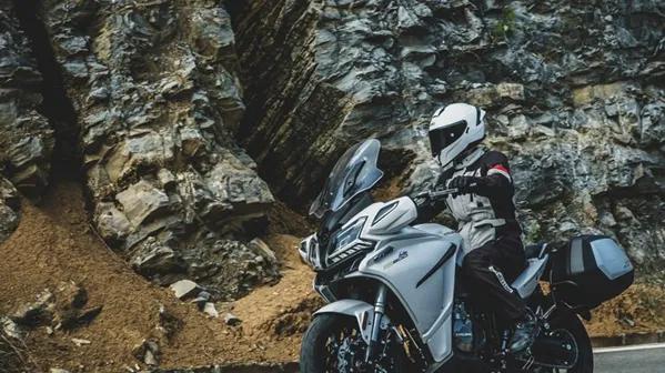 平民版国宾实锤！赛科龙 RG600，3 万内休旅天花板