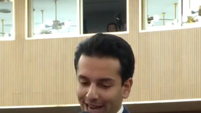 原来方浩明用的是折叠屏欸~