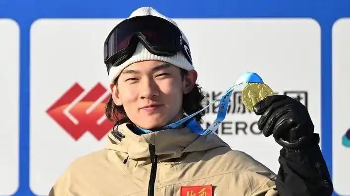 22岁生日夺金那晚，佟丽娅发的那条微博，我反反复复看了七遍