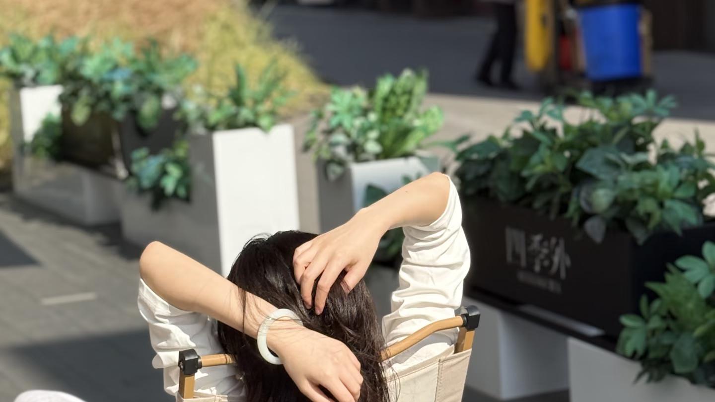 他扇我一巴掌的时候有多狂，跪在我爸脚边的时候就有多怂