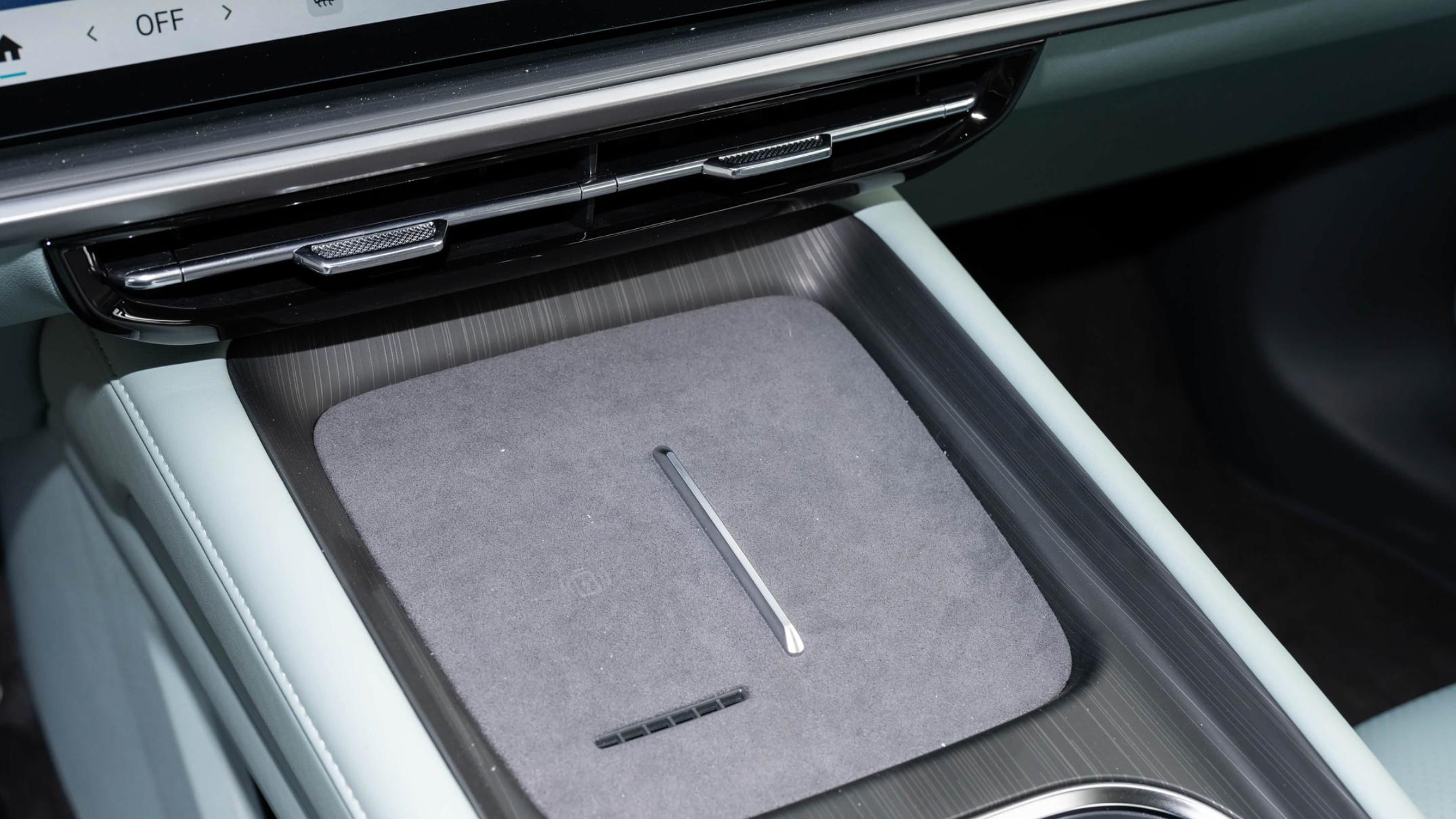 又一高颜值轿跑，低趴猎装姿态+无边框车门，CLTC纯电续航610公里