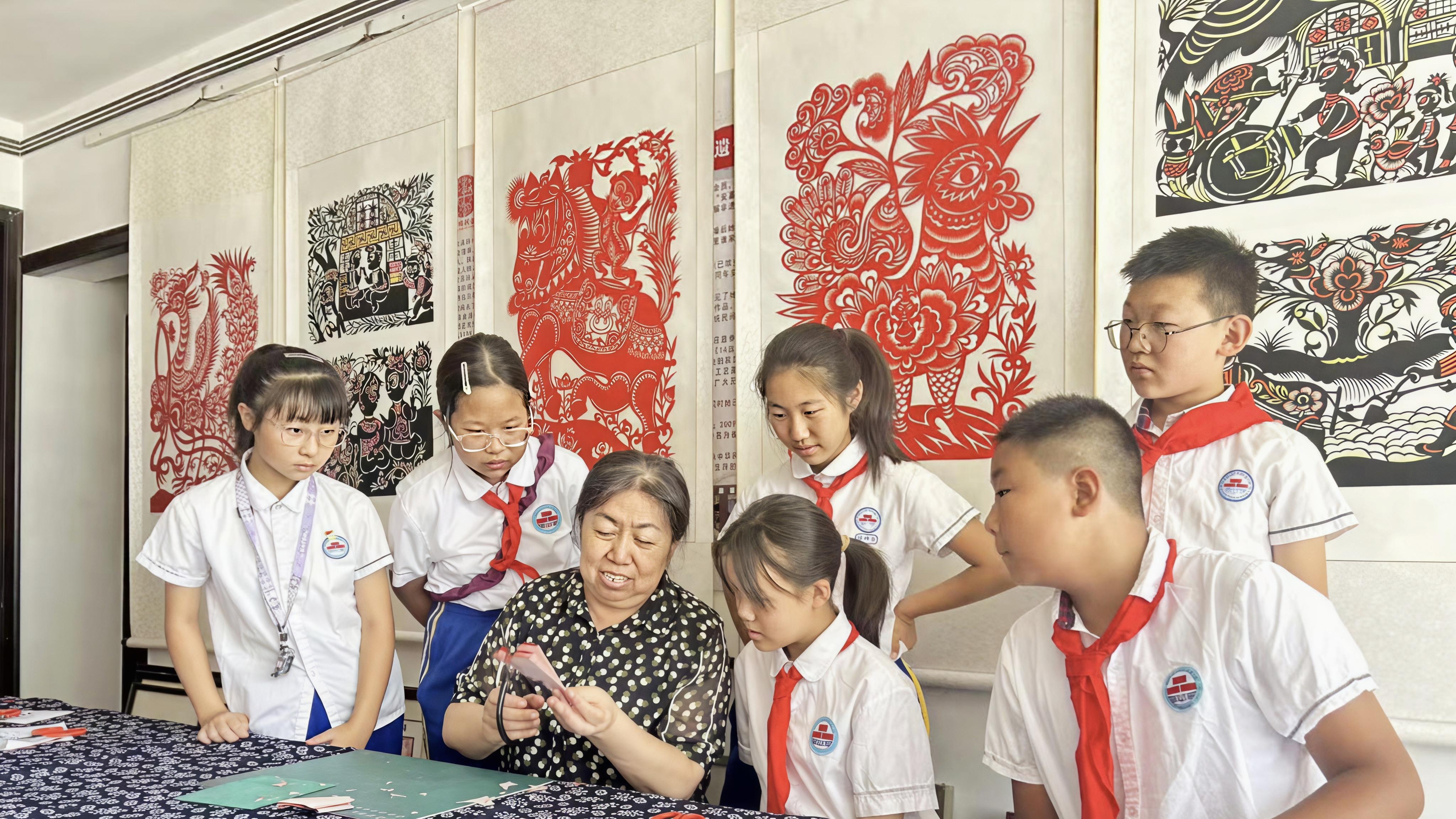 余泽玲：一剪半生，不负热爱