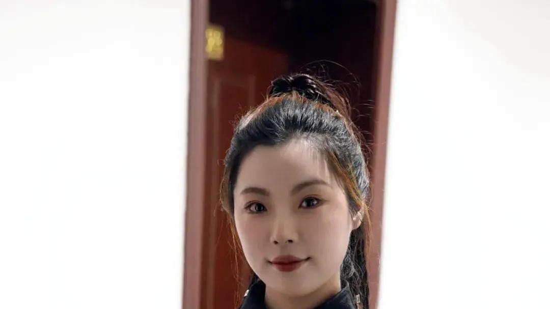 歌手汪倩云2026贺岁单曲《马上有钱》上线，用音乐传递新春祝福