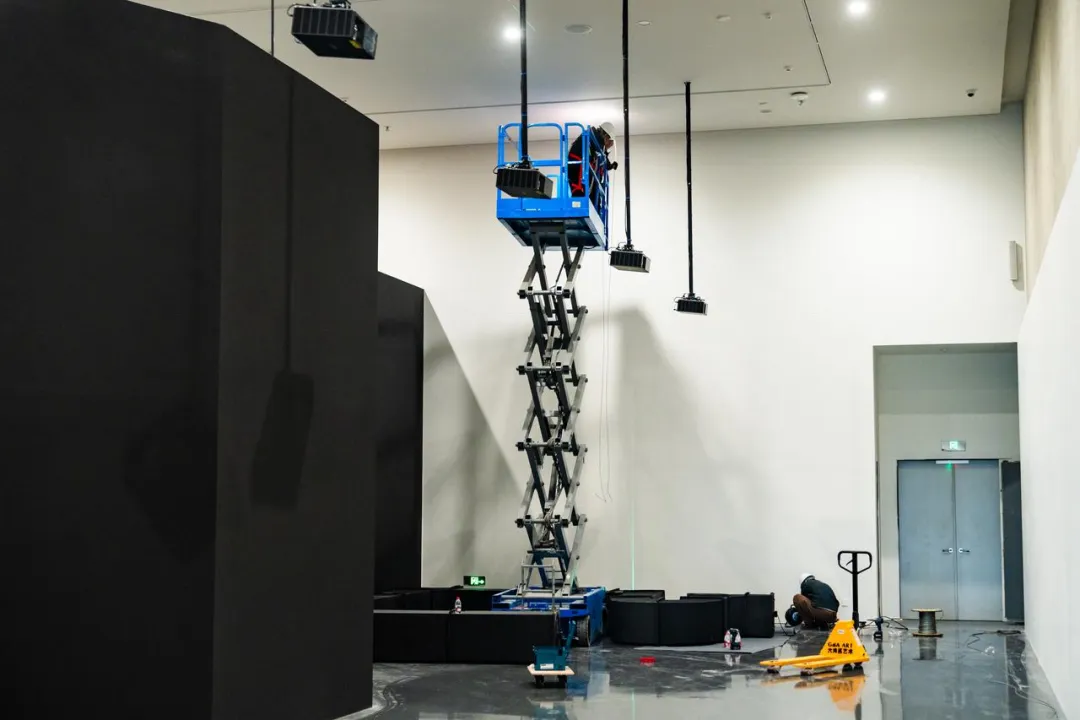 极米行业显示携手成都市美术馆，共塑2026成都双年展