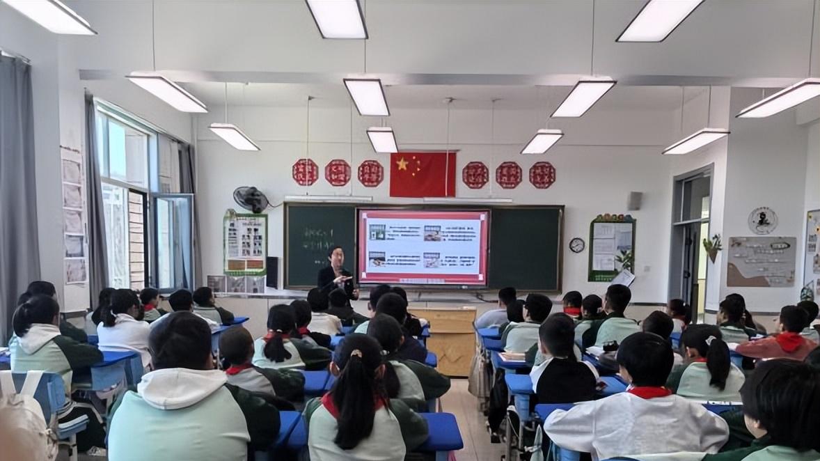 消防记心中 安全伴我行——伊金霍洛旗第一小学开展“消防安全”主题班会活动信息