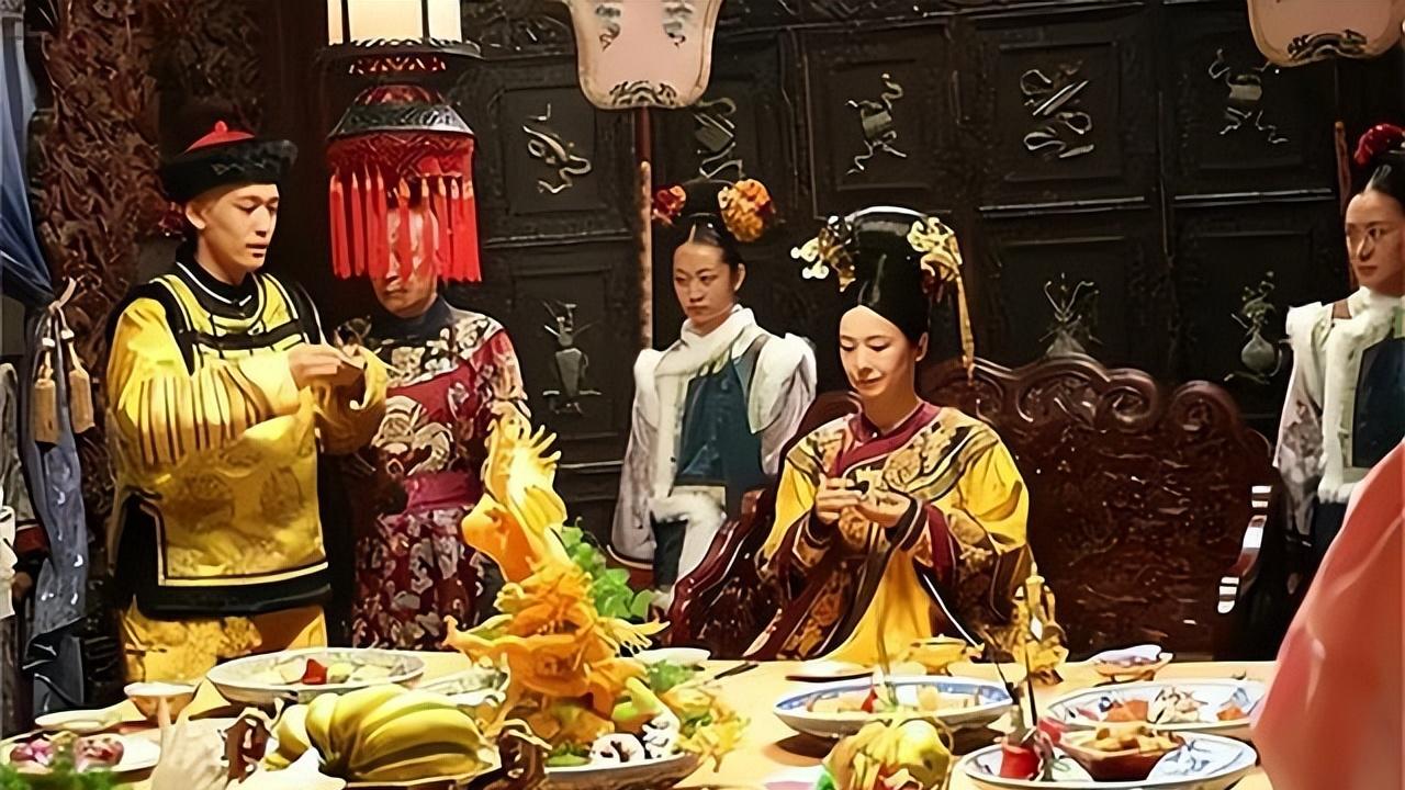 慈禧一顿饭上百道菜，看着很奢侈，但你仔细看那个流程，会发现她其实没什么吃饭自由