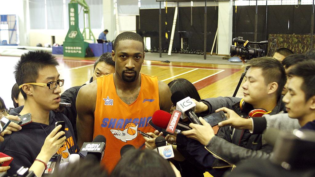 阿里纳斯：皮尔斯和詹姆斯不算宿敌，两人根本不是一个层次！