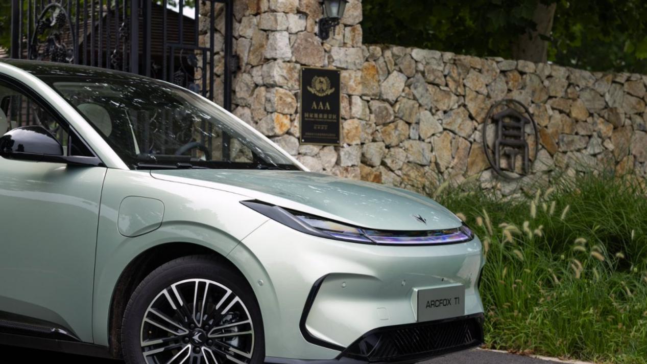 家庭用车不踩坑！极狐T1与零跑A10实用性实测