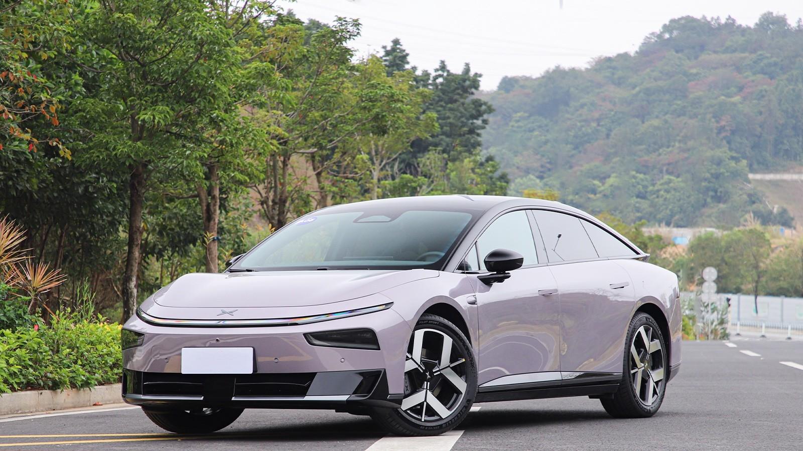 增程版纯电续航430km，小鹏新年双车齐发！吹响车市军备竞赛号角