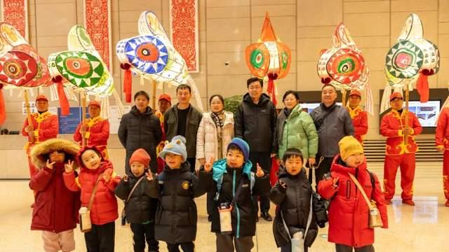 安徽芜湖：千年非遗耀京城，无为鱼灯七十载后再绽华彩