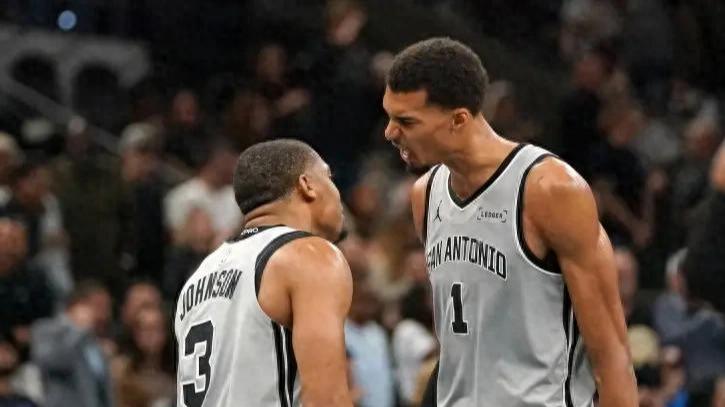 马刺103-104森林狼，卡斯尔11+6+5，福克斯12+8+4