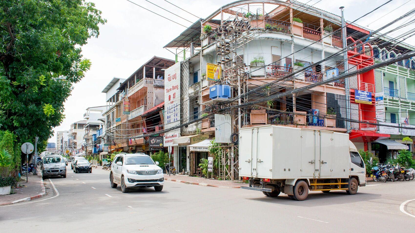 都出来打工了，老家县城靠谁养着？