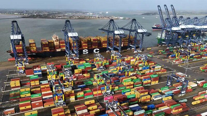 伊朗要给日本开“绿灯”？中东冲突升级，大量日本船只滞留，伊朗外长透露：正与日方协商放行！