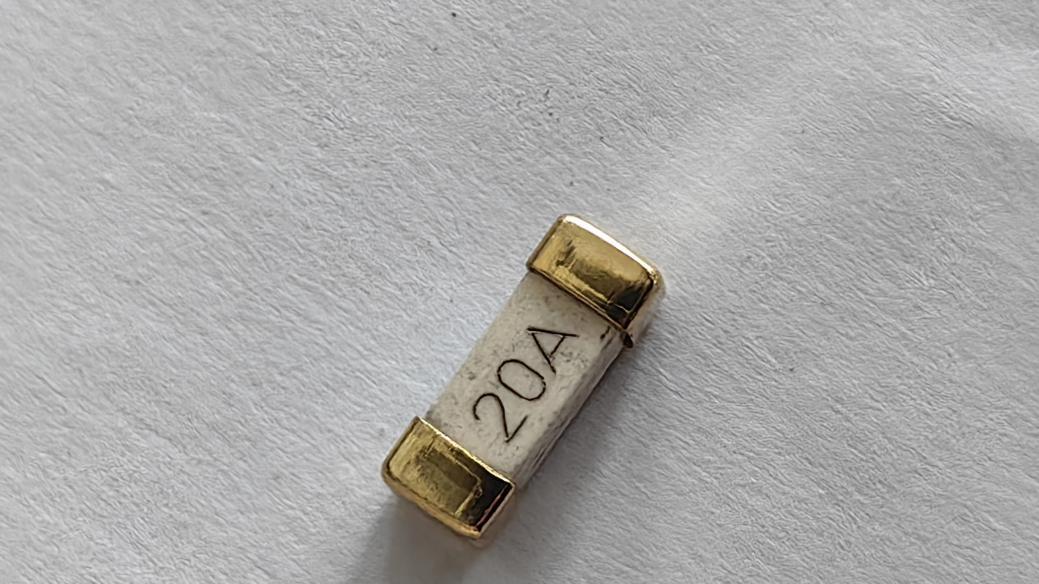 保电通赋能电子设备小型化提速，贴片保险丝如何筑牢安全防线？