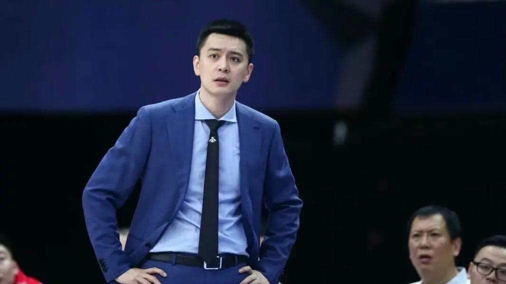 北控四连胜背后：帅位警报未解除，前冠军教头杨鸣成潜在继任者