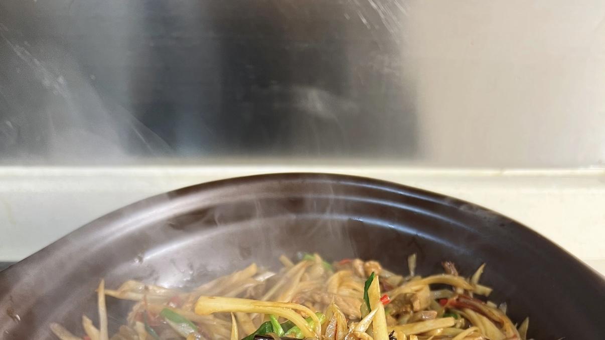 炝炒莲藕，锅气满满，太下饭啦