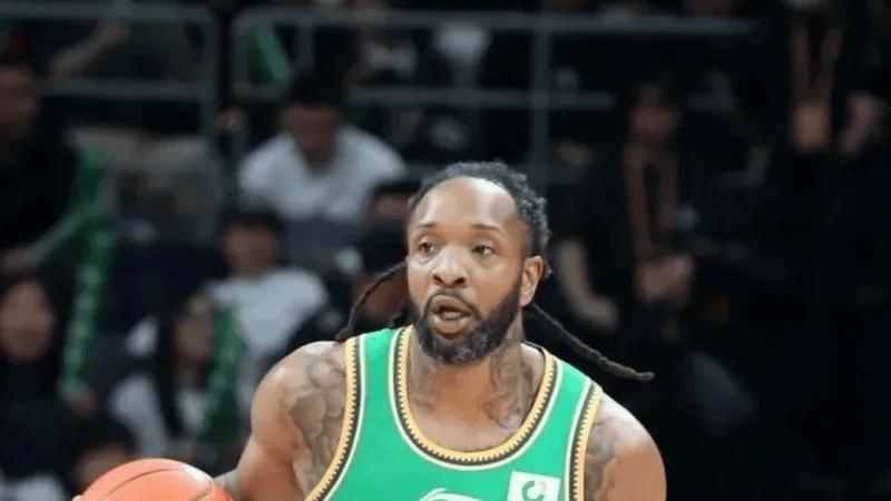 广东半场打花辽宁！2小外轰44分，2小将齐发挥，亨特首秀狂铁！