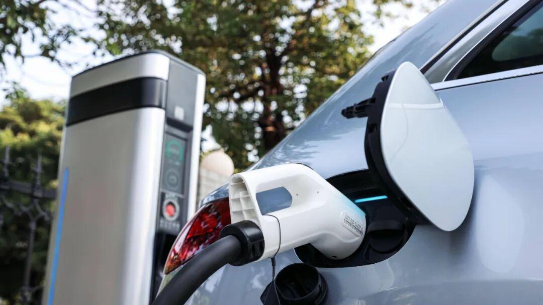 新能源汽车报废新规来了；全新奥迪A6L首发亮相；特斯拉Model 2已停止开发？比亚迪海洋8系双旗舰