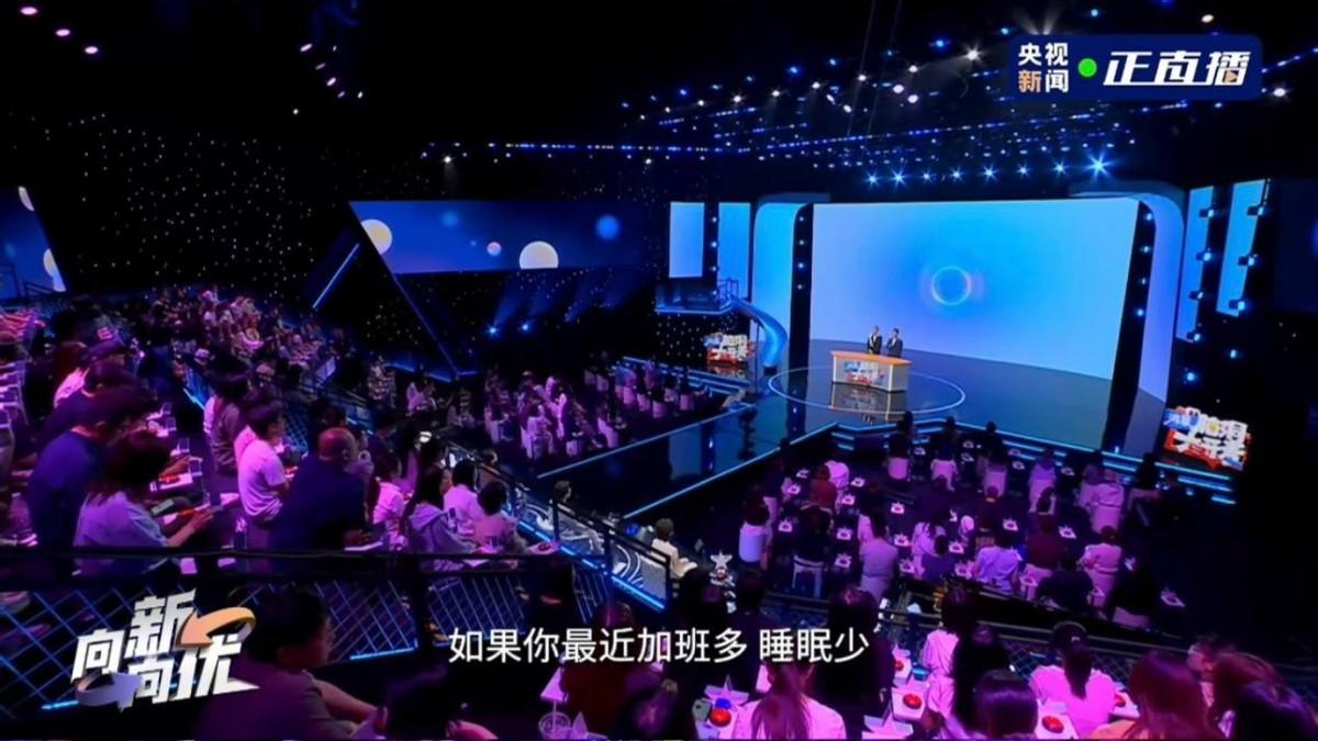 朋友超多、能干懂你：全新小艺用一场脱口秀秀出了底层肌肉