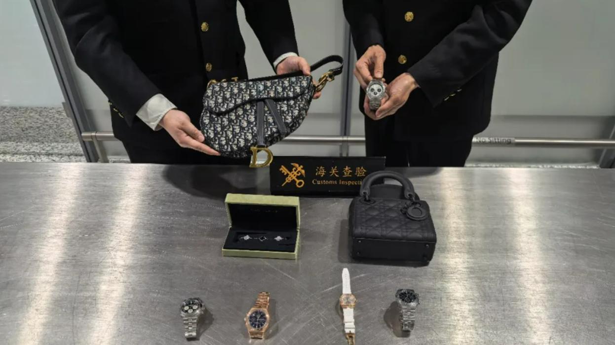 海关律师、走私辩护律师邵丹：杭州海关查获走私手表、挎包