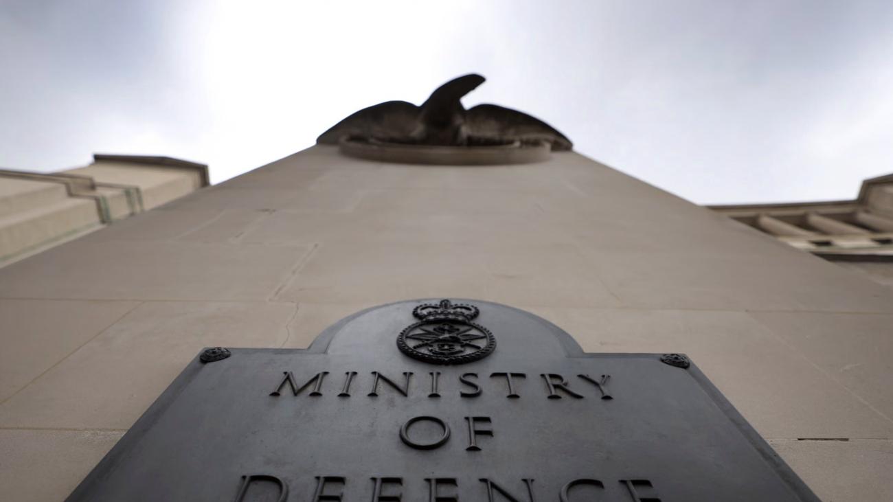 服役多年却因性取向被迫辞职，英国退伍老兵怒告国防部