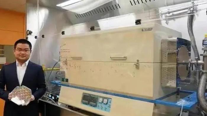 天呐！复旦背景团队原子造芯，5 年欲破传统芯片困局，靠谱不？