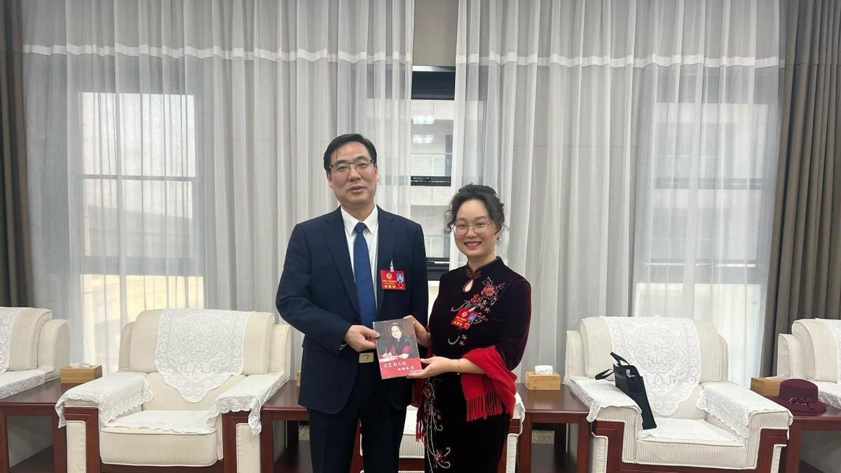 政协委员姚梅梅应邀到邓颖超祖居进行文化调研