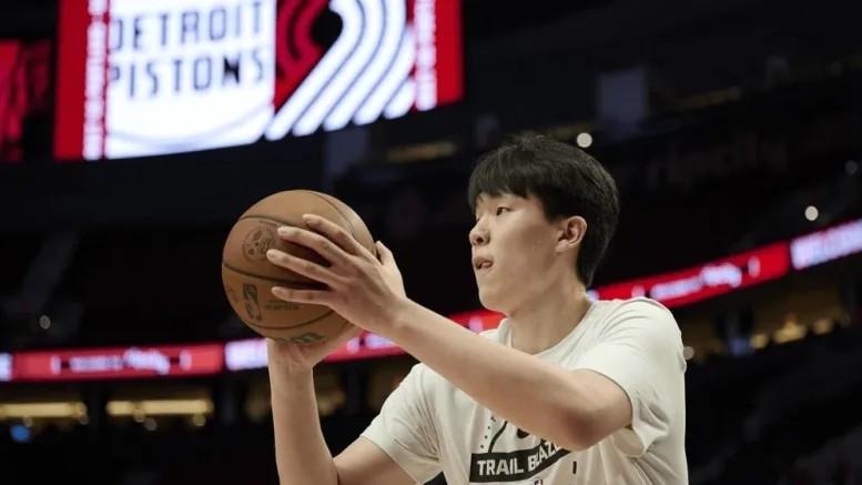 杨瀚森无处不在！篮下勾手打进，增加挡拆地位提升，抢断主导反击