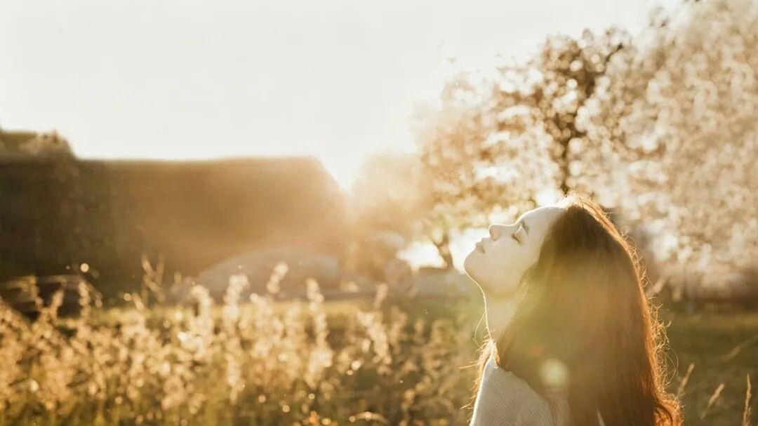 人这辈子，最容易犯的错就是让别人替你做决定