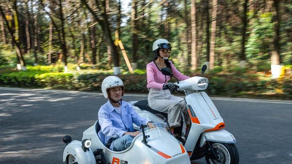 边三轮居然配TCS+ABS？国产老炮这次真不讲武德