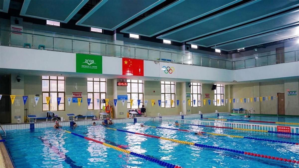 中企法顾“和谐筑梦 ‘泳’往无前”公益行：慰问残奥游泳队