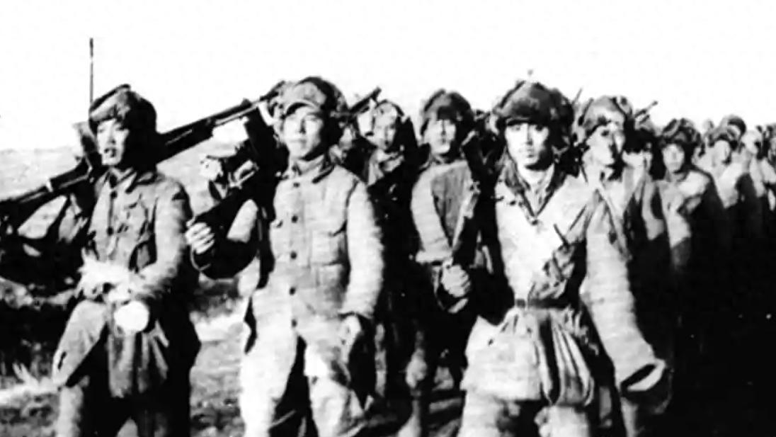 副司令员亲率两个纵队参战，敌师长意识到不妙，怀揣银元仓惶逃走