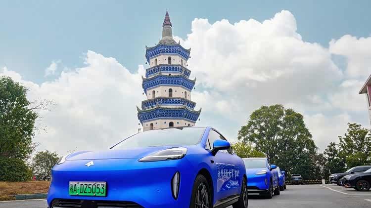 广汽昊铂玩真的：不仅街头移动广告牌打Call，现场还把车送了！