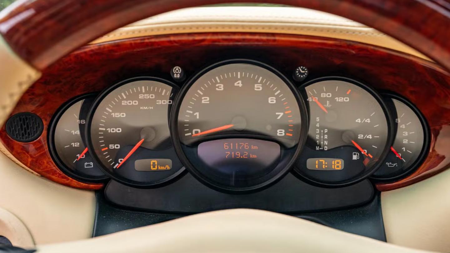 红木+米黄真皮，卢森堡车主把宾利奢华风格搬进保时捷996 Turbo