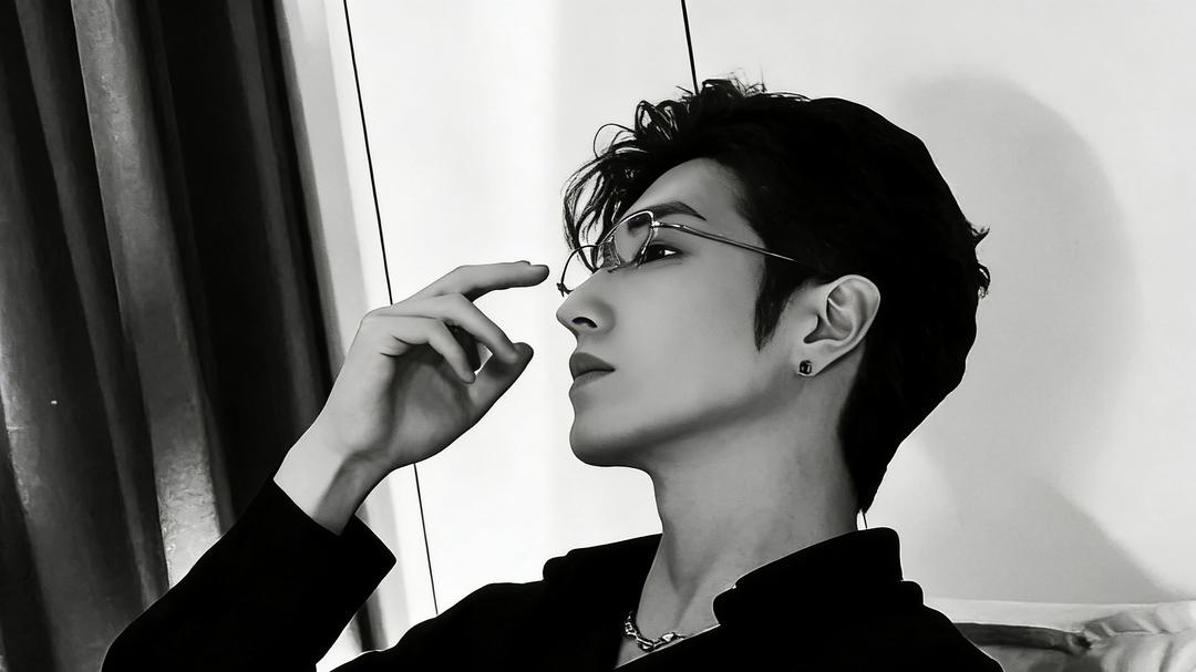 适合长期置顶的清醒情绪短句