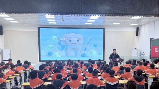 河南淮滨：科普护航助成长 志愿服务暖校园