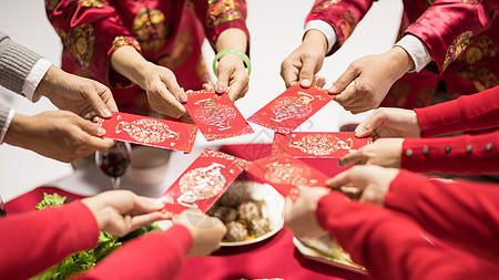 红包江湖：春节里的“人情经济学”