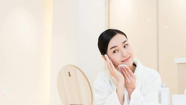 告别拔干起皮！2026 干性肌肤男士专用洗面奶榜单，补水修护一步到位