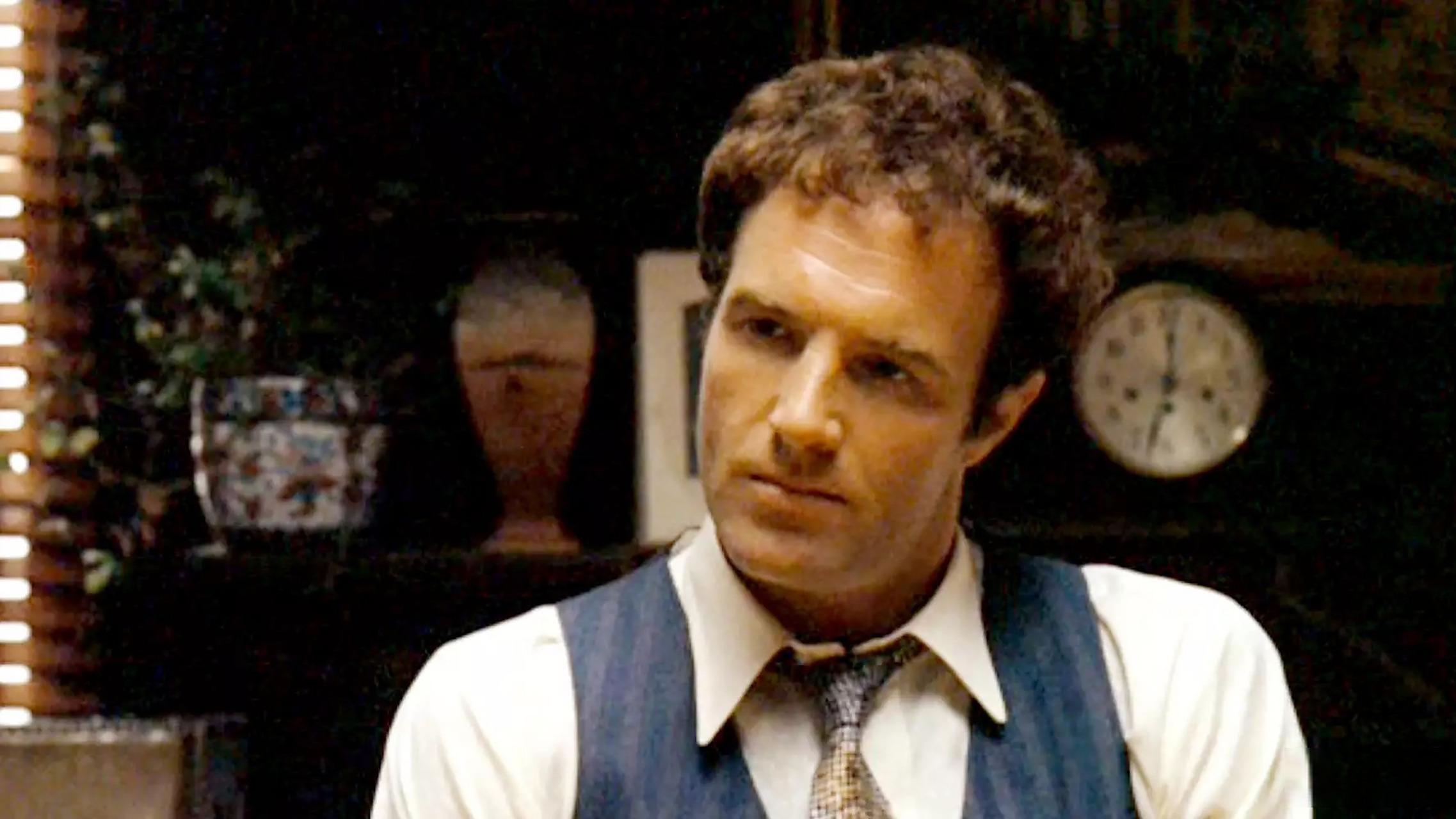 看了《教父》和《人世间》才发现：真正厉害的人，都有一种“不过度”的能力