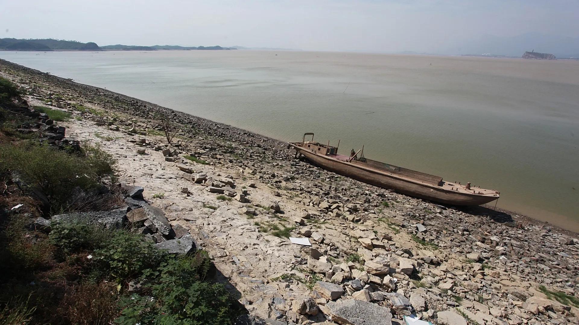 五代十国最奇葩的军阀：别人忙着称帝，他忙着修海塘，结果海塘扛了1000年，王朝没了